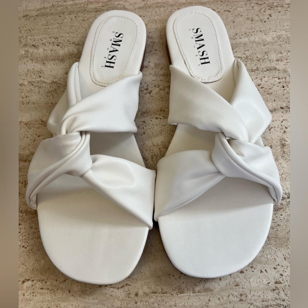 SB10 The Smash Women’s Nina Faux Leather Flat Sandals In White Size 11
